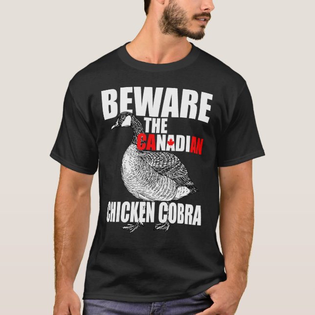 Camiseta Cuidado com a Cobra de Frango Canadense - Goo Mau  (Frente)