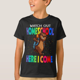 Camiseta Cuidado Com A Escola De Casa Aqui Eu Vim Sloth