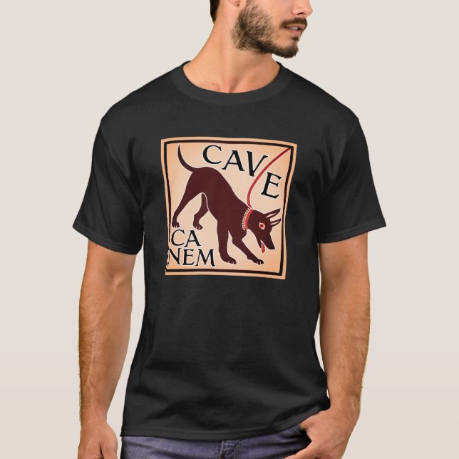 Camiseta Cuidado com a imagem greco-romana do cão "Cave Can (Frente)