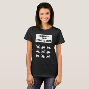 Camiseta Cuidado com a invasão, geek design