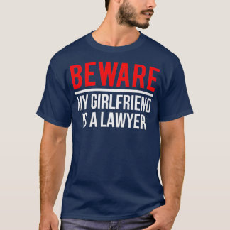 Camiseta Cuidado Com A Minha Namorada É Um Advogado Engraça