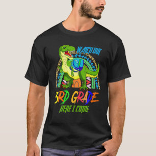 Camiseta Cuidado Com As Crianças Da 3ª Série Dinossauros De