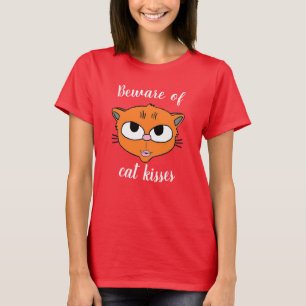Camiseta Cuidado com Beijos de Gato Lábios Franzidos Gato