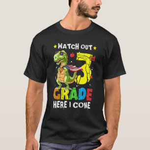 Camiseta Cuidado Com O 3º Ano Aqui Eu Volto Ao Dinossauro