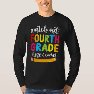 Camiseta Cuidado Com O 4º Ano Aqui Vim Meninas Bonitas