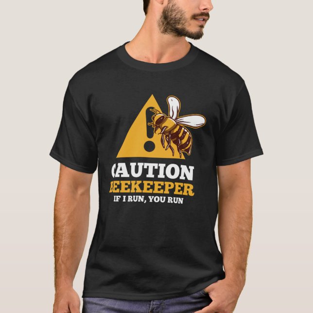 Camiseta Cuidado Com O Beekeeper Que Eu Lhe Lanço O Chifre  (Frente)