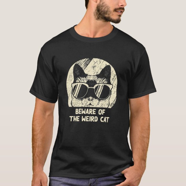 Camiseta Cuidado Com O Gato Estranho Engraçado Mãe Gato Da (Frente)