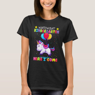 Camiseta Cuidado Com O Jardim De Infância Aqui Estou - Cria