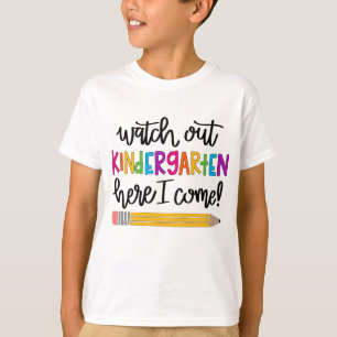 Camiseta cuidado com o jardim de infância aqui eu venho a c