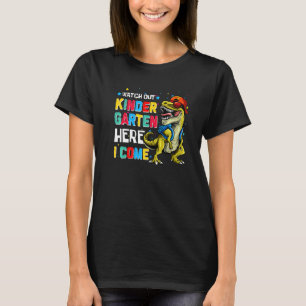 Camiseta Cuidado Com O Jardim De Infância Aqui Eu Venho Din