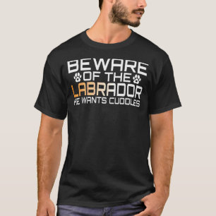 Camiseta Cuidado Com O Labrador Que Ele Quer Cudles