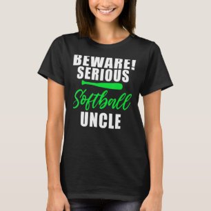 Camiseta Cuidado com o tio de softball sério