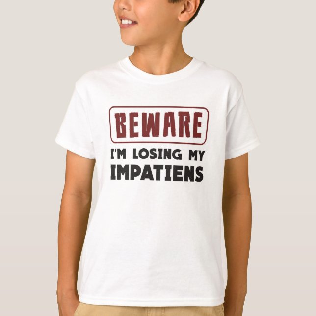 Camiseta Cuidado, estou perdendo meus impulsos parecendo en (Frente)