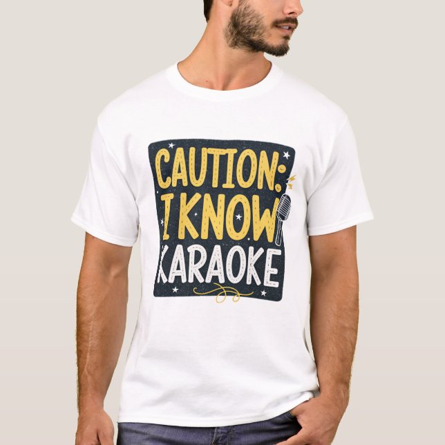 Camiseta Cuidado: Eu conheço karaoke (Frente)