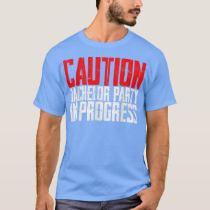 Camiseta Cuidado Festa de Solteiro em Andamento 