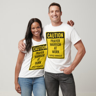 Camiseta CUIDADO Guerreiro da Oração Milagres Amarelo Branc