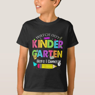 Camiseta Cuidado Jardim de Infância Aqui Vou Eu Crianças de