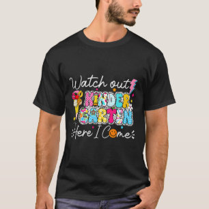 Camiseta Cuidado Jardim de Infância Aqui Vou Eu Kinder Volt