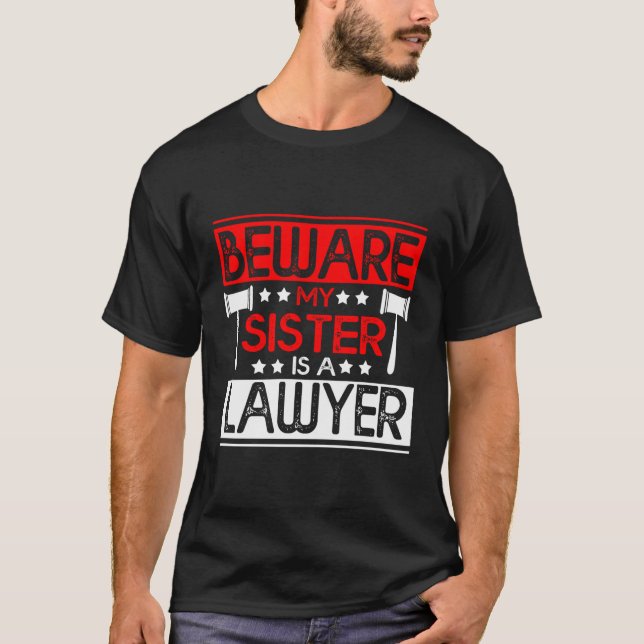 Camiseta Cuidado, Minha Irmã É Advogada (Frente)
