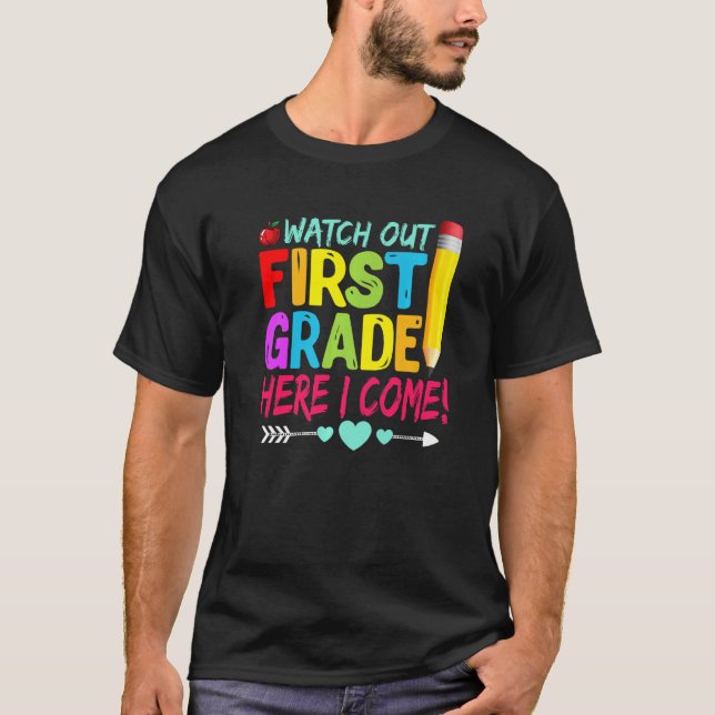Camiseta Cuidado No Primeiro Ano, Volto À Escola (Frente)