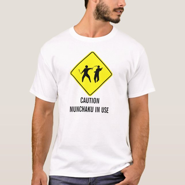 Camiseta Cuidado Nunchaku no uso (Frente)