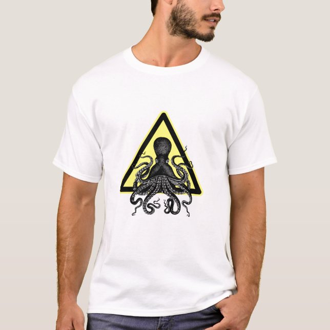 Camiseta Cuidado! Polvo/Cthulu adiante (Frente)