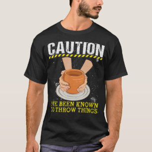 Camiseta Cuidado que eu tenho sabido para jogar coisas em C
