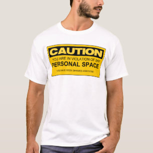 CAMISETA CUIDADO VOCÊ É EM VIOLAÇÃO DE MEU ESPAÇO PESS