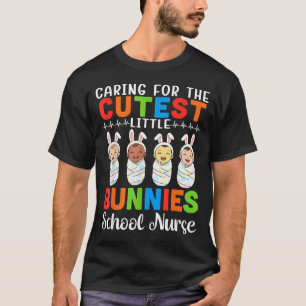 Camiseta Cuidando das mais fofas pequenas coelhinhas Enferm