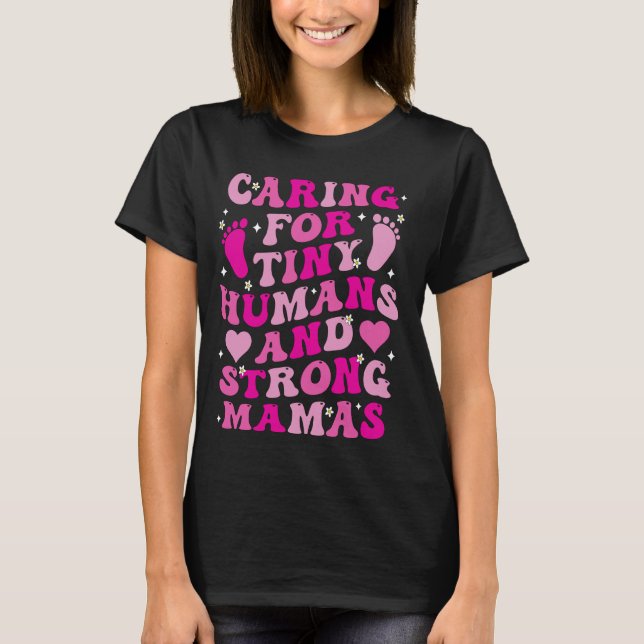 Camiseta Cuidando de Humanos Pequenos e Mães Fortes (Frente)