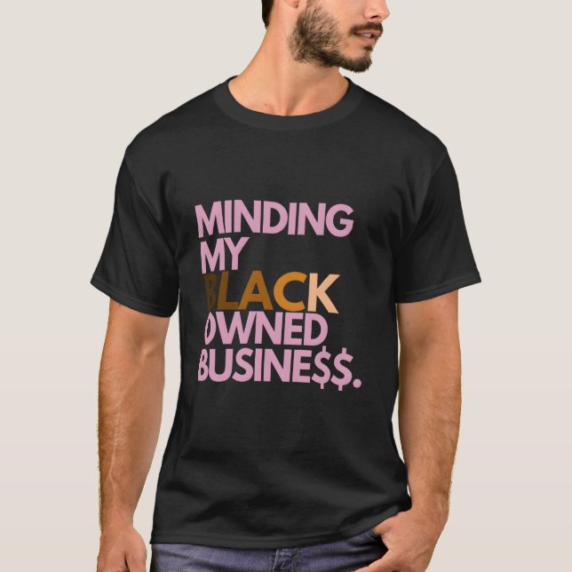 Camiseta Cuidando do Meu Negócio Negro Próprio (Frente)