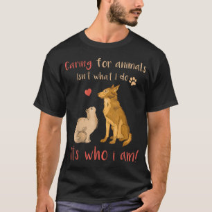 Camiseta Cuidar dos Animais É Quem Eu Sou Engraçado