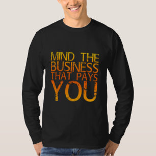 Camiseta Cuide Do Negócio Que Te Paga.