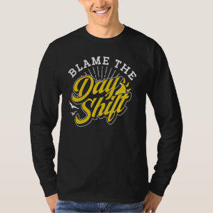 Camiseta Culpa O Trabalho De Deslocamento De Dia Do Colega