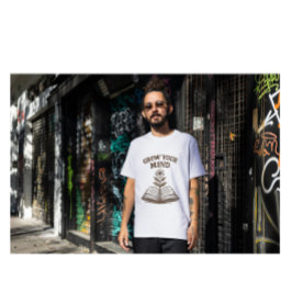 Camiseta Cultive Sua Mente • Ilustração de Livro e Floral V