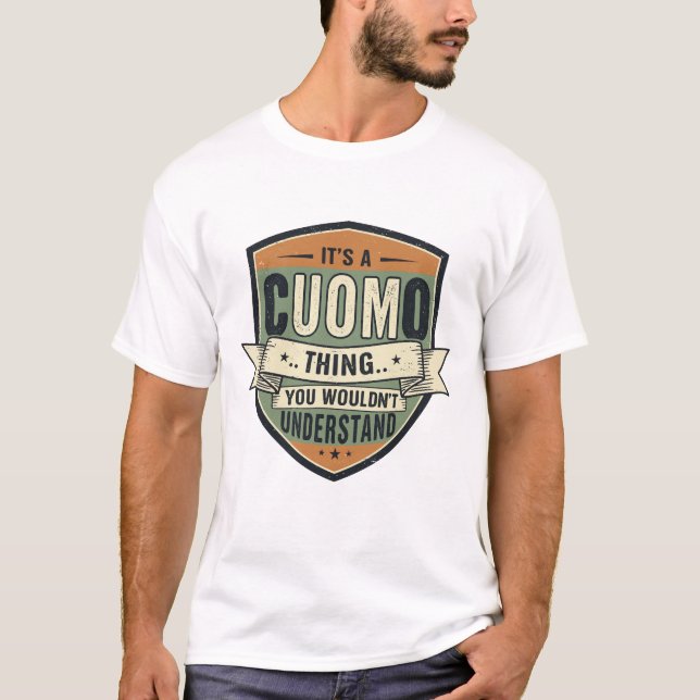 Camiseta CUOMO Family Name Vintage Shield (Frente)