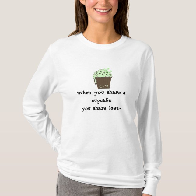 Camiseta Cupcake de Chocolate com Menta com Dito (Frente)
