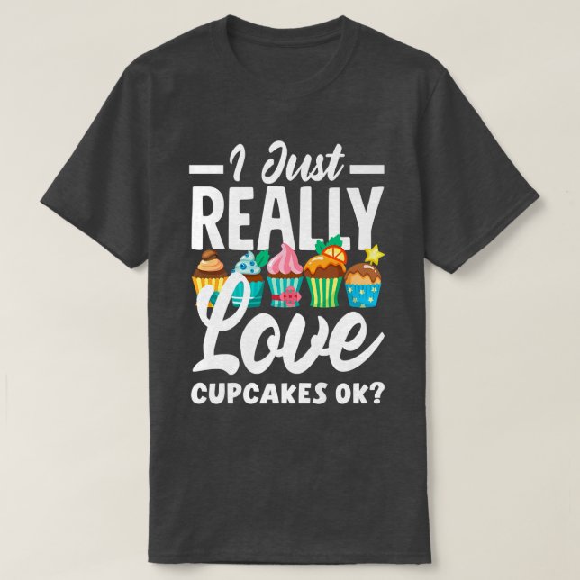 Camiseta Cupcake Fazendo Eu Adoro Cupcakes Ok (Frente do Design)