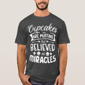 Camiseta Cupcakes are muffins that believed in miracles bak