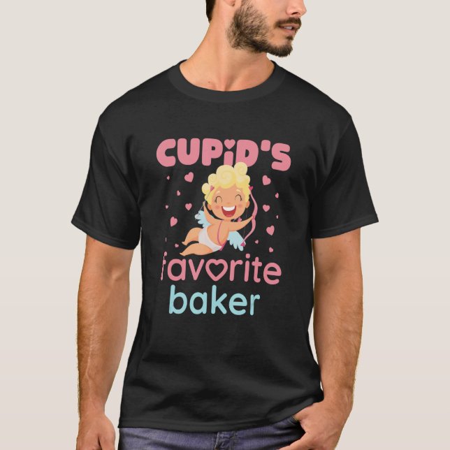 Camiseta Cupid's Favorite Baker Cute Valentine's Day (Frente)