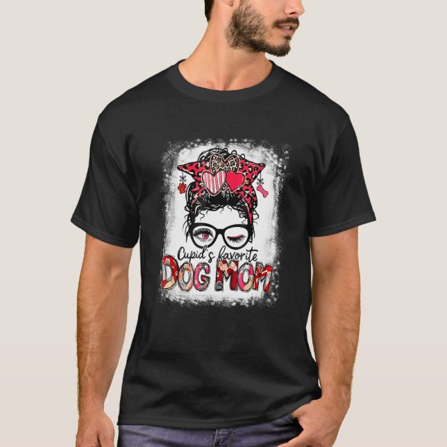 Camiseta Cupid's Favorite Dog Mom Messy Bun Leopard Valenti (Frente)