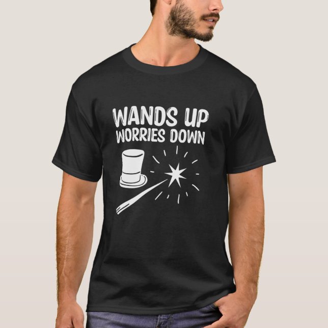 Camiseta Cupom de Cupons Varinhas Acima Preocupações Abaixo (Frente)