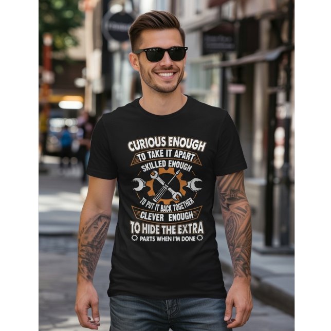 Camiseta Curious Enough to Take It Apart – Funny Mechanic (Criador carregado)
