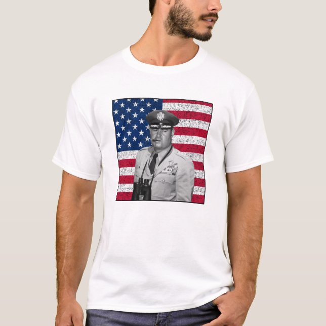 Camiseta Curtis Lemay e a bandeira dos E.U. (Frente)