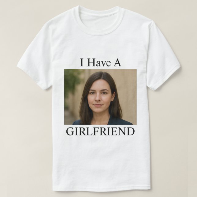 Camiseta Custom I Have A Girlfriend Funny Photo Text (Frente do Design)