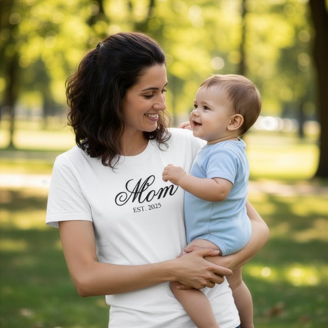 Camiseta Custom Mom Established Year Script (Black Ornate Script Established Mom T-Shirt)