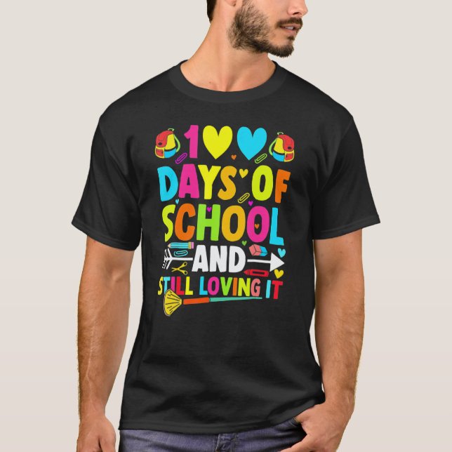 Camiseta Cute 100 Days Of School And Still Loving It Hearts (Frente)