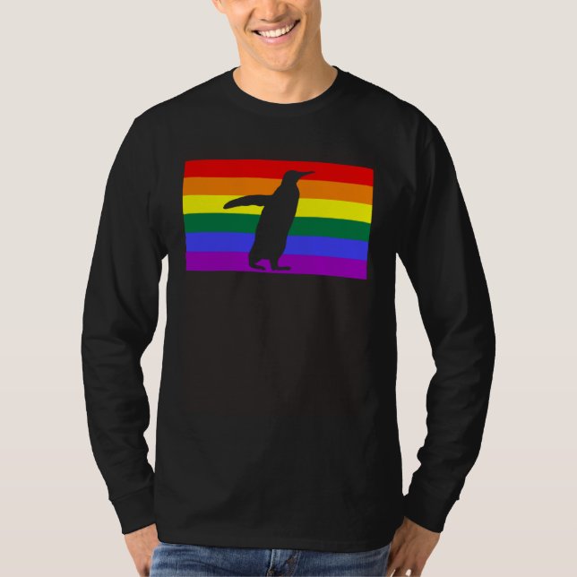 Camiseta Cute Arctic Penguin Love LGBTQ Gay Pride Flag Quee (Frente)