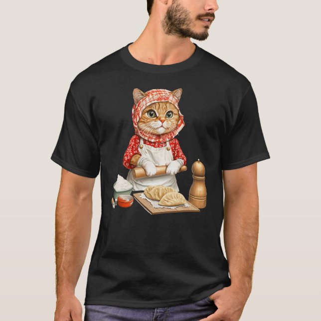 Camiseta Cute Babushka Cat Making Pierogi Polish For Food L (Frente)