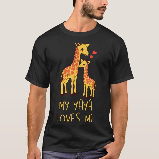 Camiseta Cute Baby Giraffe And Grandma My Yaya Loves Me  (Frente)